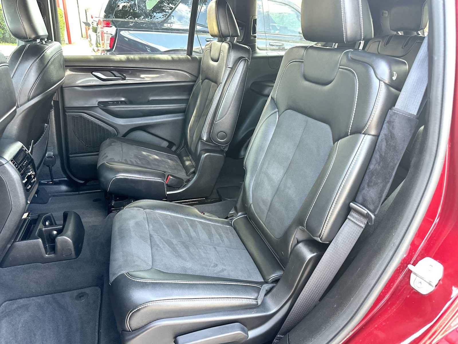 Used 2023 Jeep Grand Cherokee L Laredo AWD/4WD image 23