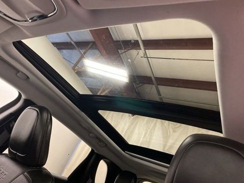 Used 2022 Jeep Cherokee Limited image 17