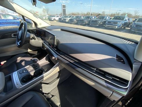 Certified 2025 Kia Carnival LXS image 31