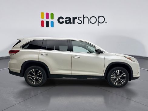 Used 2019 Toyota Highlander LE image 3
