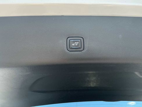Used 2020 Chevrolet Traverse RS FWD image 32