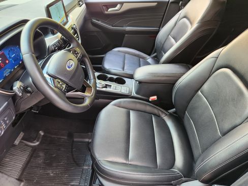 Used 2022 Ford Escape SEL w/ Technology Package FWD image 9