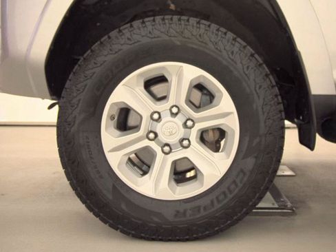 Used 2016 Toyota 4Runner SR5 Premium AWD/4WD image 12