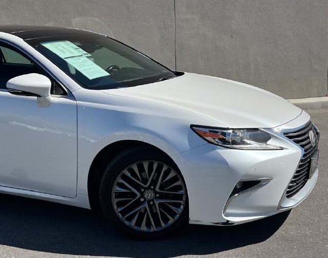 Used 2018 Lexus ES 350 w/ Luxury Package w/Wood Trim FWD image 2