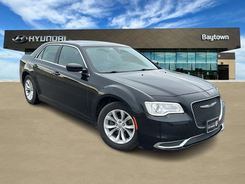 Used 2015 Chrysler 300 Limited RWD image 1