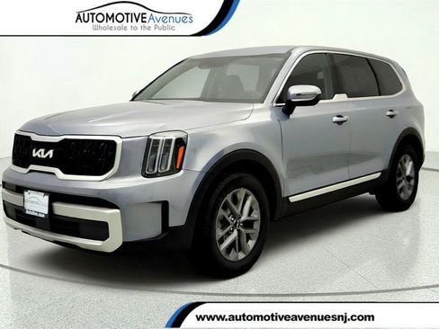 Used 2023 Kia Telluride LX AWD/4WD image 1
