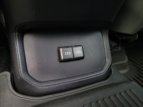 Used 2024 Toyota Highlander XLE FWD image 21