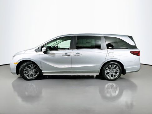 New 2026 Honda Odyssey Touring image 4