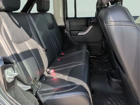 Certified 2018 Jeep Wrangler Unlimited Sahara image 26