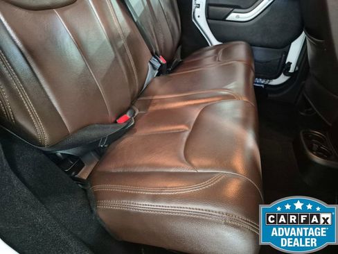 Used 2017 Jeep Wrangler Unlimited Rubicon w/ Connectivity Group image 18