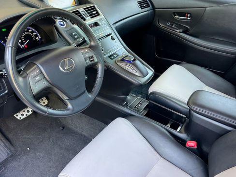 Used 2010 Lexus HS 250h w/ Touring Pkg FWD image 11