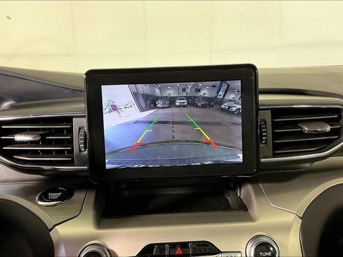 Used 2022 Ford Explorer XLT w/ Equipment Group 202A RWD image 29