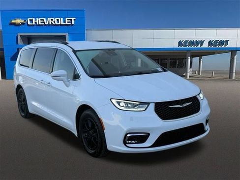 Used 2022 Chrysler Pacifica Touring-L FWD image 1
