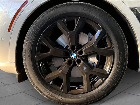 Used 2023 BMW X7 xDrive40i w/ Premium Package image 11