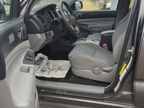 Used 2013 Toyota Tacoma w/ TRD Off-Road Pkg image 2