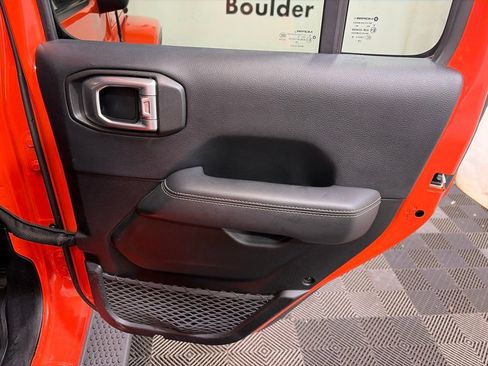 Used 2019 Jeep Wrangler Unlimited Sahara w/ Advanced Safety Group AWD/4WD image 15