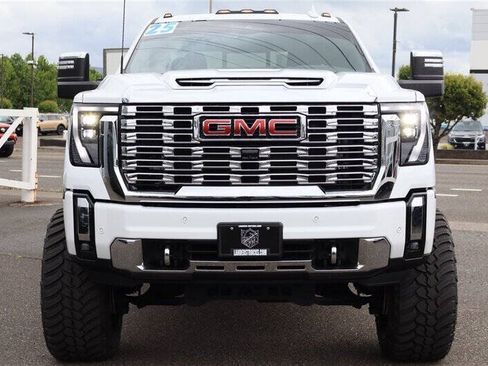 Used 2025 GMC Sierra 3500 Denali w/ Denali Reserve Package AWD/4WD image 9