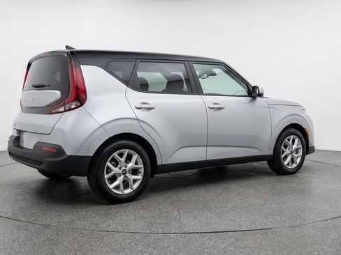 Used 2025 Kia Soul LX w/ LX Technology Package FWD image 9