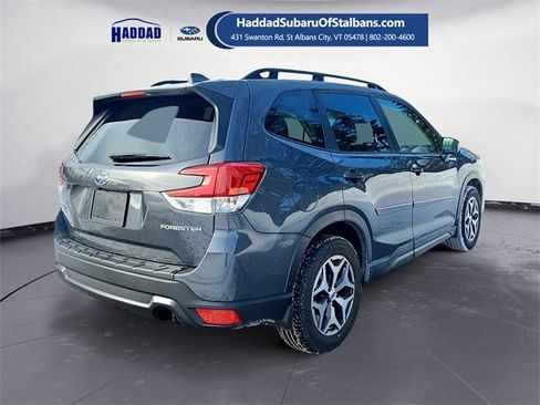 Used 2023 Subaru Forester Premium image 5