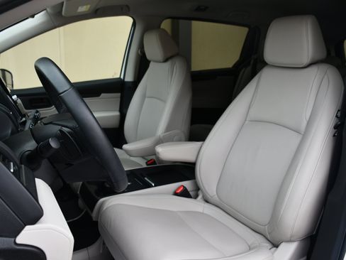 Certified 2025 Honda Odyssey EX-L image 9