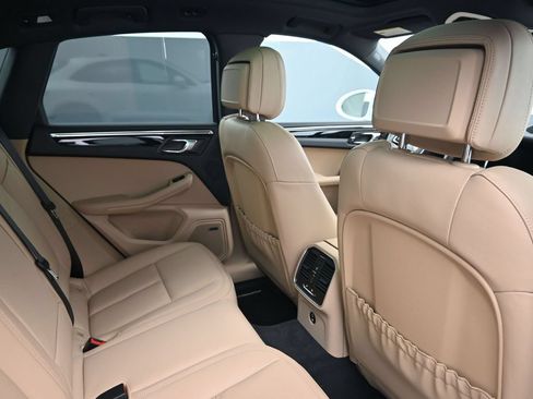 Certified 2026 Porsche Macan AWD/4WD image 7