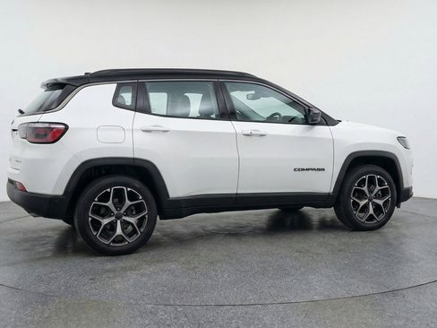 Used 2025 Jeep Compass Limited AWD/4WD image 9