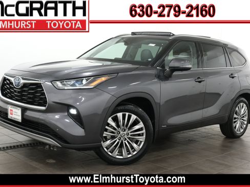 Certified 2024 Toyota Highlander Platinum AWD/4WD image 1