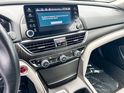 Used 2022 Honda Accord Touring image 19