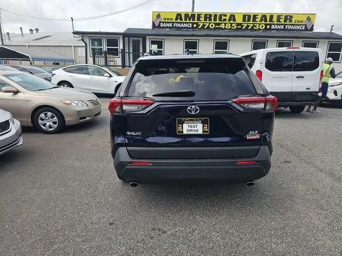 Used 2019 Toyota RAV4 XLE w/ Convenience Package FWD image 5