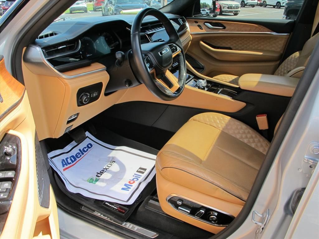 Used 2022 Jeep Grand Cherokee L Summit AWD/4WD image 10