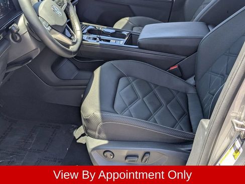 Used 2025 Volkswagen Atlas Cross Sport SE FWD image 24