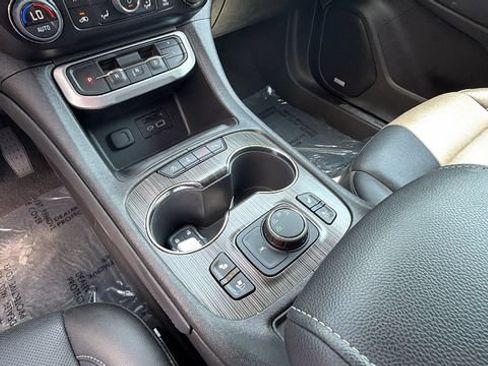 Certified 2023 GMC Acadia SLT w/ Elevation Edition AWD/4WD image 28