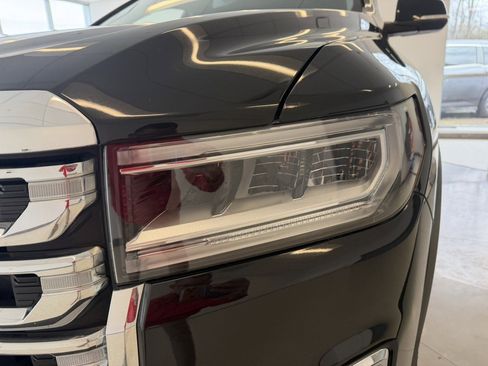 Used 2023 GMC Acadia SLT AWD/4WD image 42