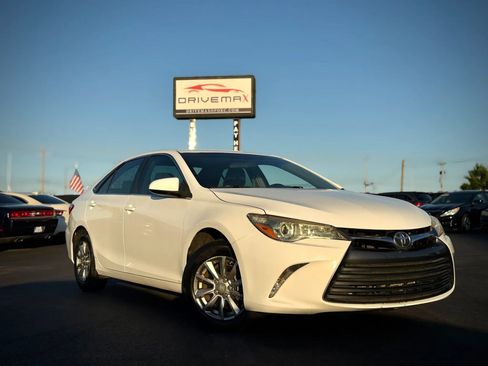 Used 2015 Toyota Camry LE FWD image 1