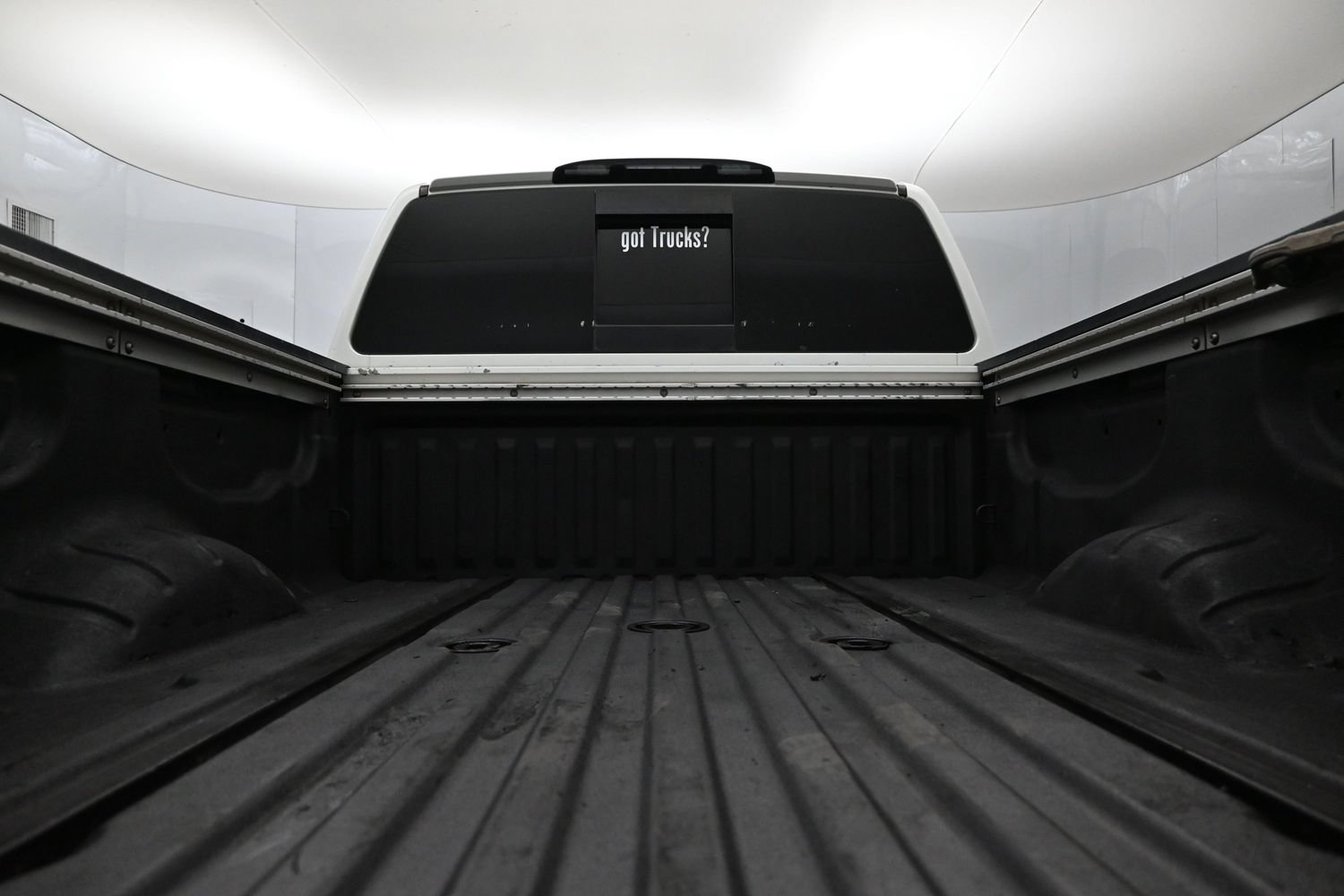 Used 2018 Nissan Titan PRO-4X w/ Pro-4x Utility Package AWD/4WD image 7