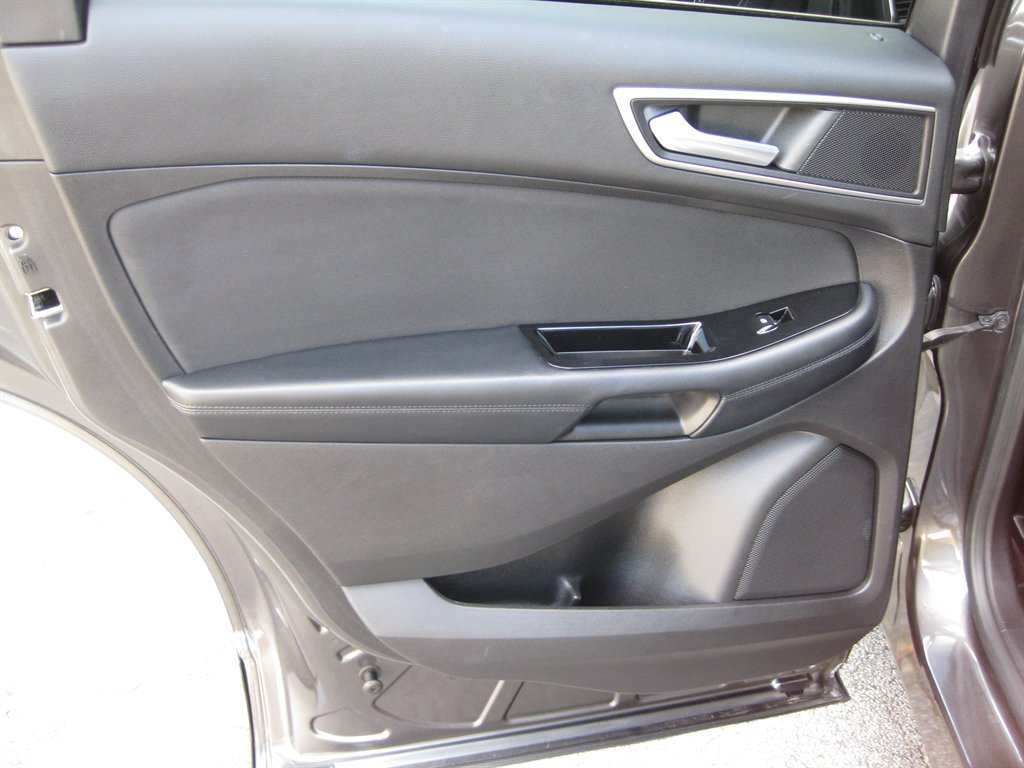 Used 2016 Ford Edge SEL AWD/4WD image 28