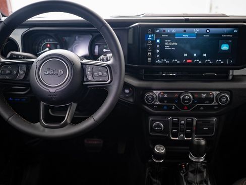 Used 2024 Jeep Wrangler Unlimited image 30