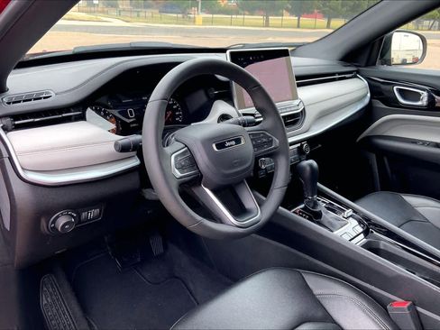 Used 2025 Jeep Compass Limited image 15