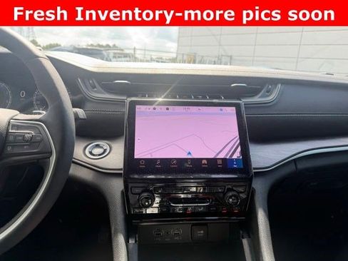 Used 2025 Jeep Grand Cherokee Limited AWD/4WD image 7