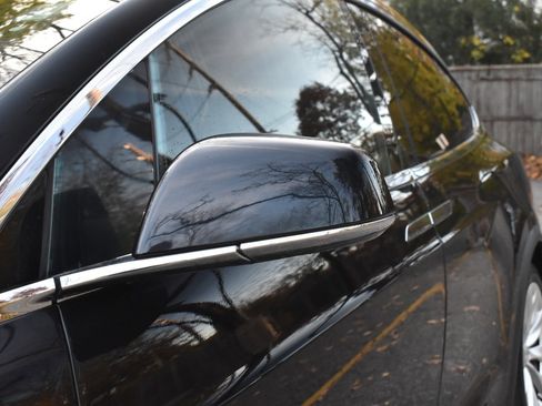 Used 2018 Tesla Model X 75D image 40