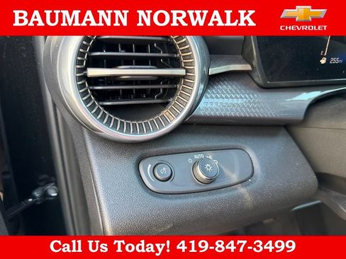 Used 2025 Chevrolet Trax ACTIV w/ Driver Confidence Package FWD image 26