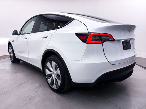 Used 2023 Tesla Model Y Long Range image 13