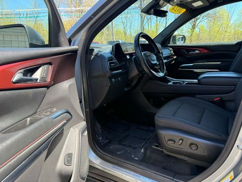 Used 2024 Chevrolet Traverse Z71 w/ Enhanced Driving Package AWD/4WD image 17