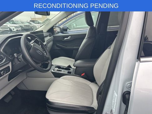 Used 2025 Ford Escape Platinum w/ Premium Technology Package image 8