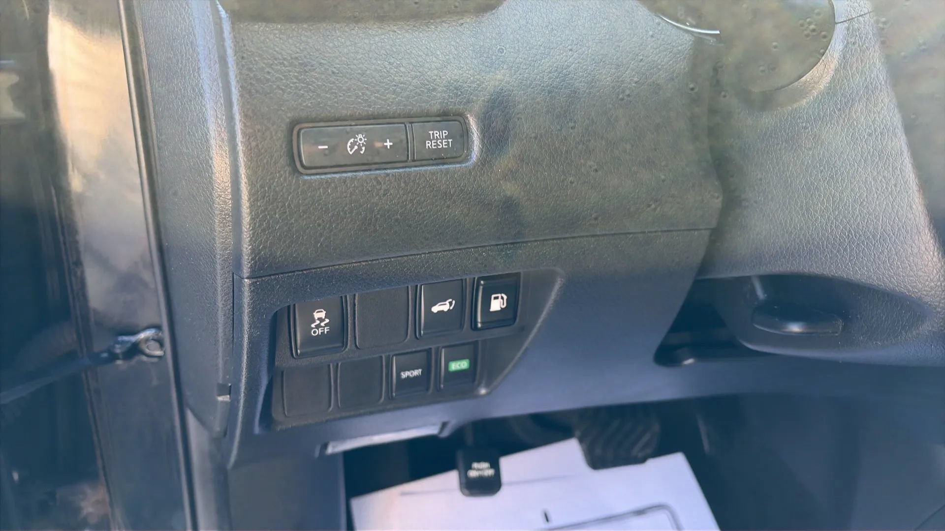 Used 2018 Nissan Rogue SV FWD image 12