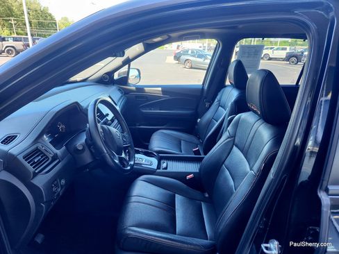 Used 2023 Honda Passport TrailSport image 2
