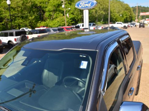 Used 2016 Ford F150 Lariat w/ Equipment Group 502A Luxury AWD/4WD image 28