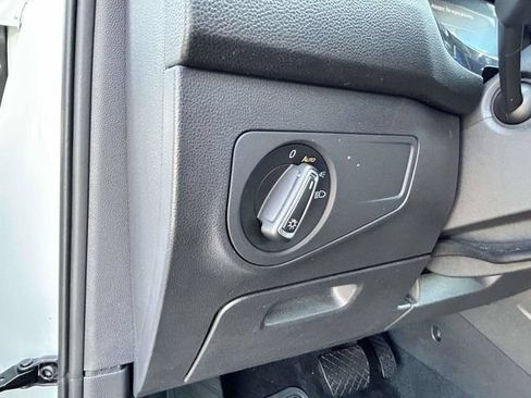 Used 2023 Volkswagen Tiguan SE FWD image 12