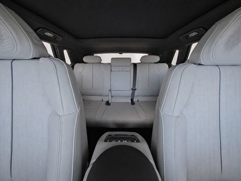 Used 2024 Cadillac Lyriq Luxury RWD image 17