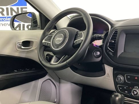 Used 2019 Jeep Compass Latitude AWD/4WD image 14
